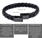 Schwarzes Lederarmband mit Schließe aus poliertem Edelstahl