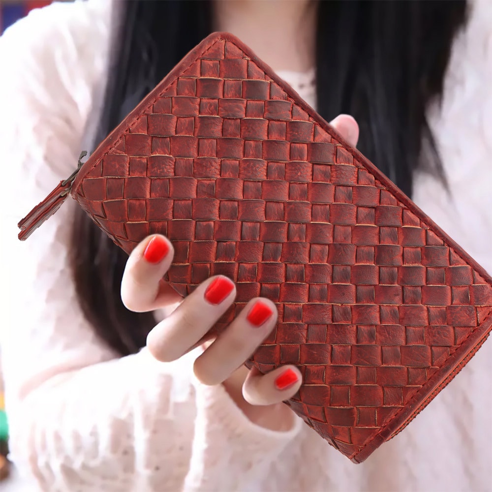 Damen Geldbörse aus Echtleder mit RFID-Schutz, Rot, 14 × 10 × 4,5 cm, florale Prägung und Reißverschluss